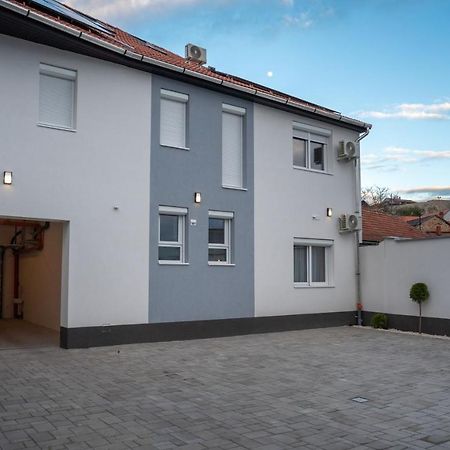 Var Apartman Eger Exterior photo